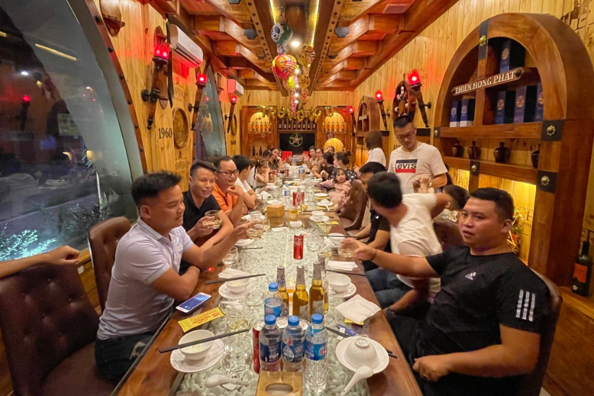 tiệc mừng kỷ niệm